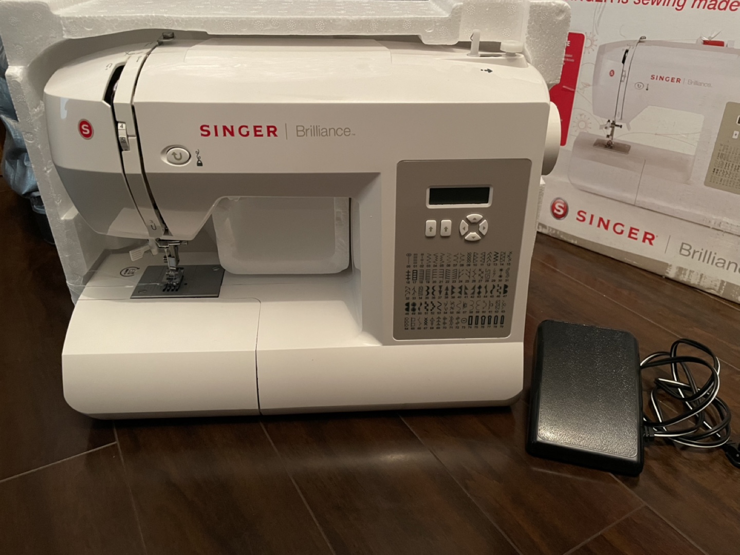 SINGER Brilliance 6180 Sewing Machine - New in Box