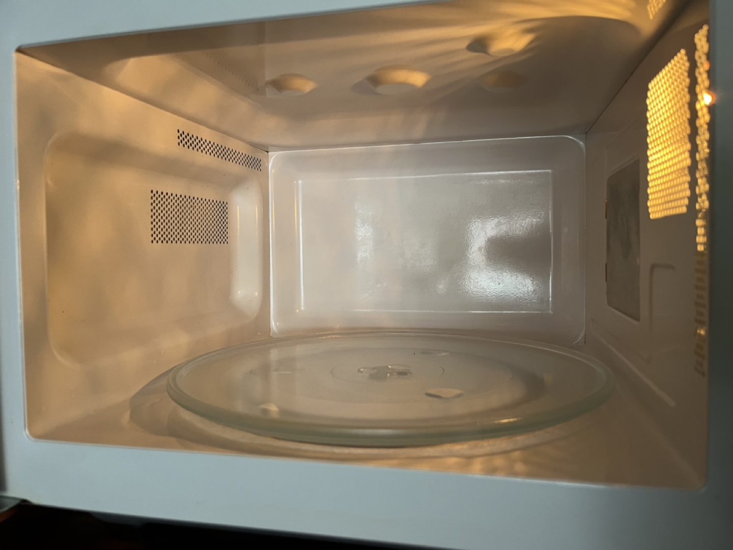 Hamilton Beach Microwave - photo 2