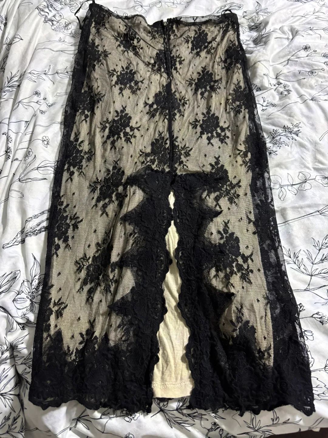 NEW  M Black Lace Skirt with nude lining back lace Slit image indicator(2)