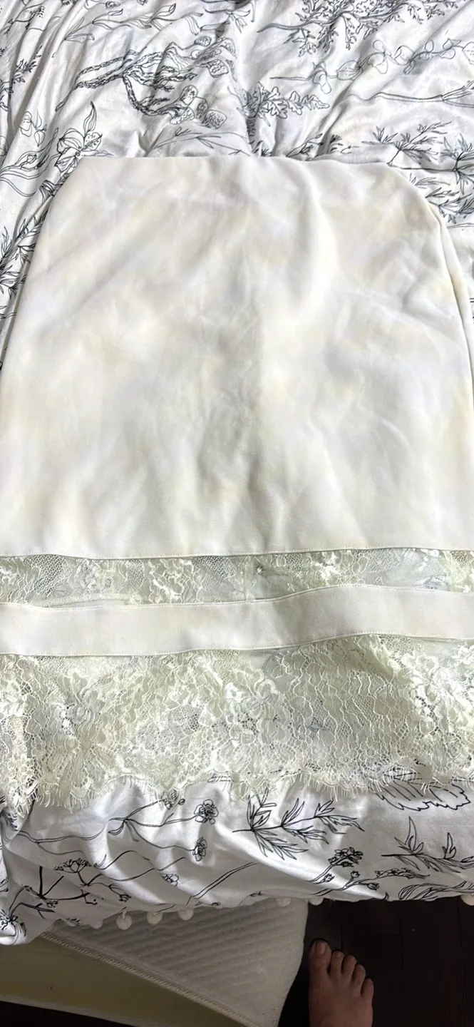 Brand new White TOPSHOP  Skirt Size 8 beautiful lace detailing image indicator(3)