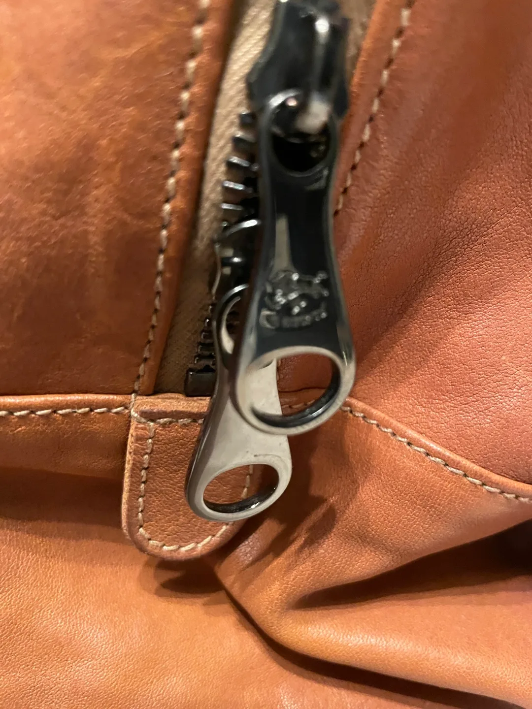 IL Bisonte Leather Travel Duffle Bag image indicator(4)