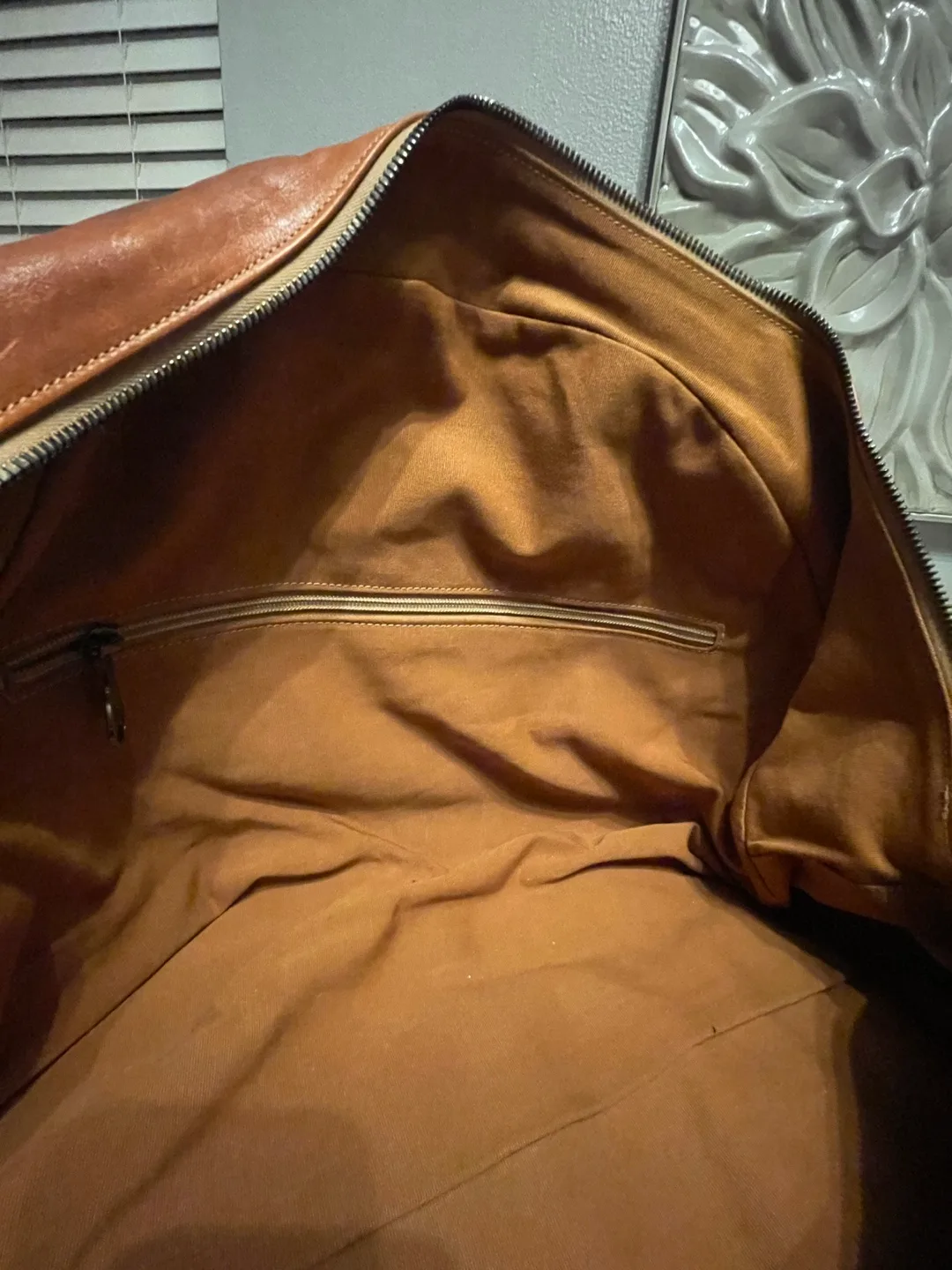 IL Bisonte Leather Travel Duffle Bag image indicator(6)