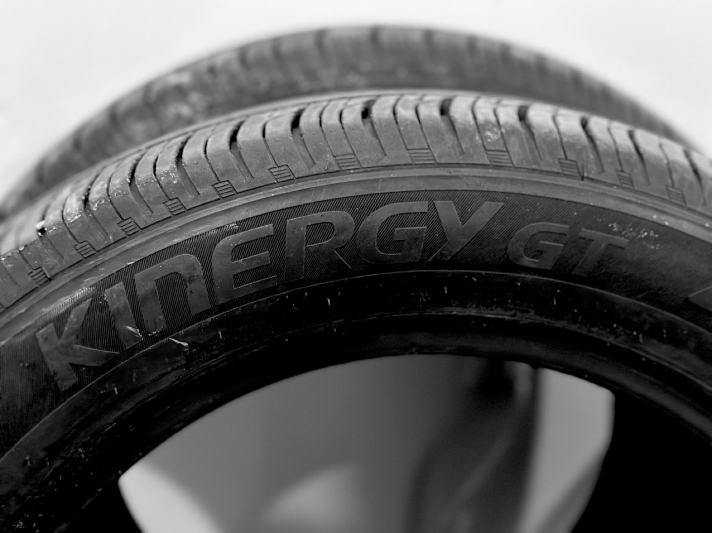 Used Hankook Kinergy GT All-Season Tires - Set of Four - photo 4