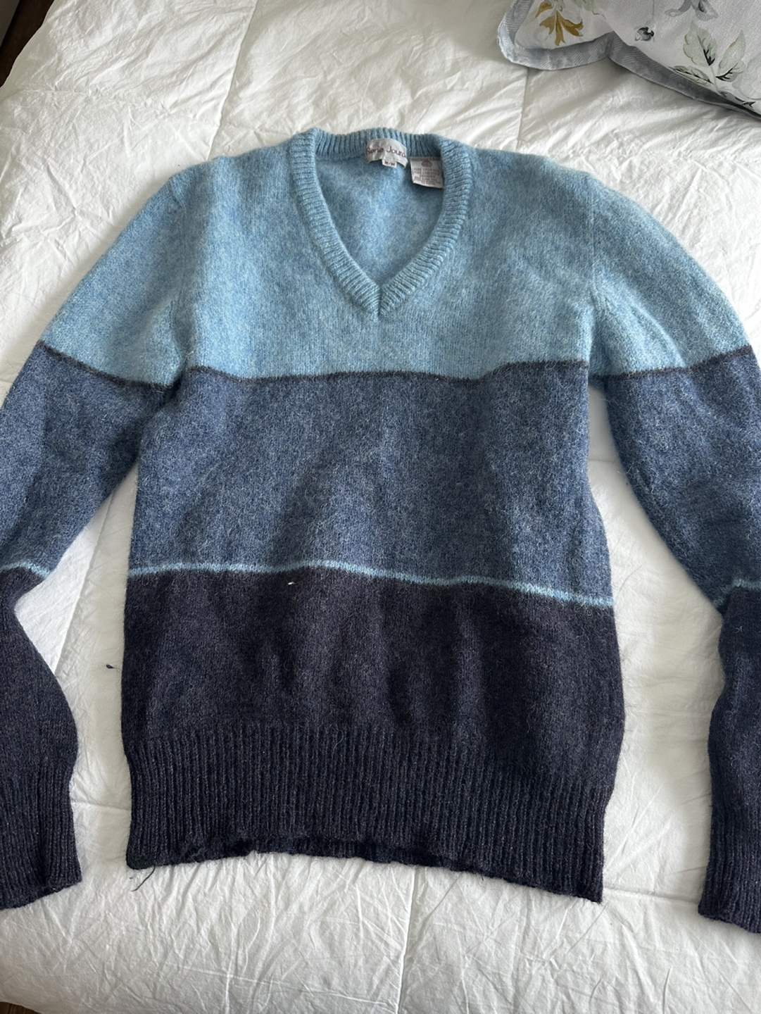 Vintage 100% Virgin Wool Sweater size Medium