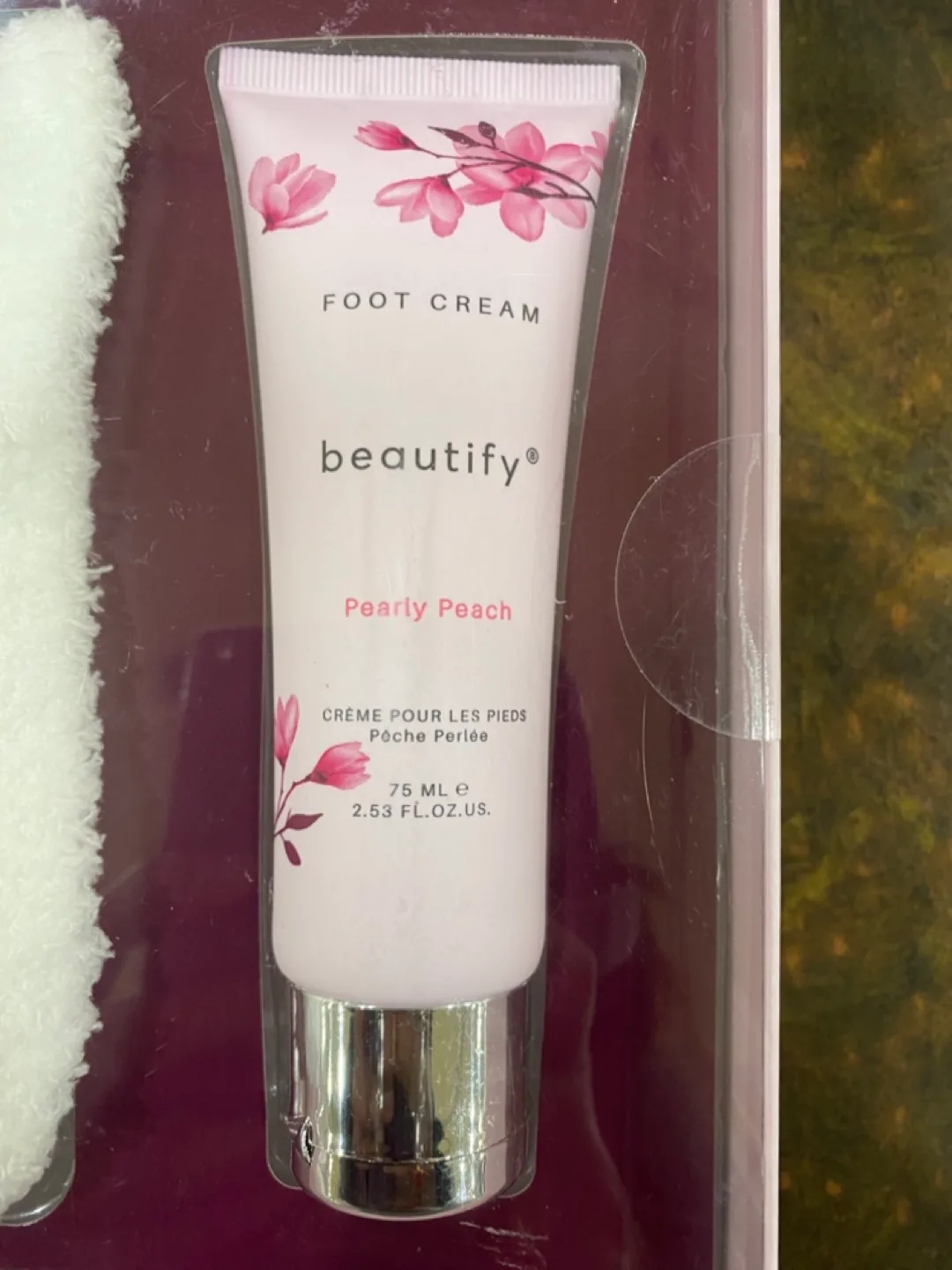 beautify® Foot Cream & Super Soft Socks Gift Set image indicator(2)
