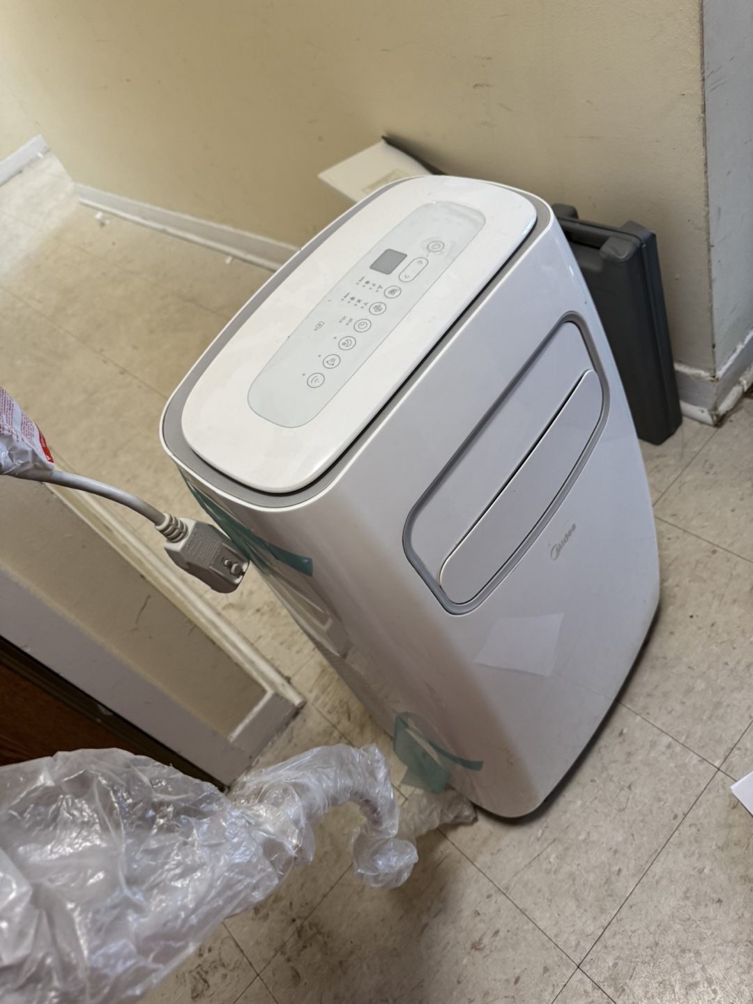 Probable Air conditioner - photo 3