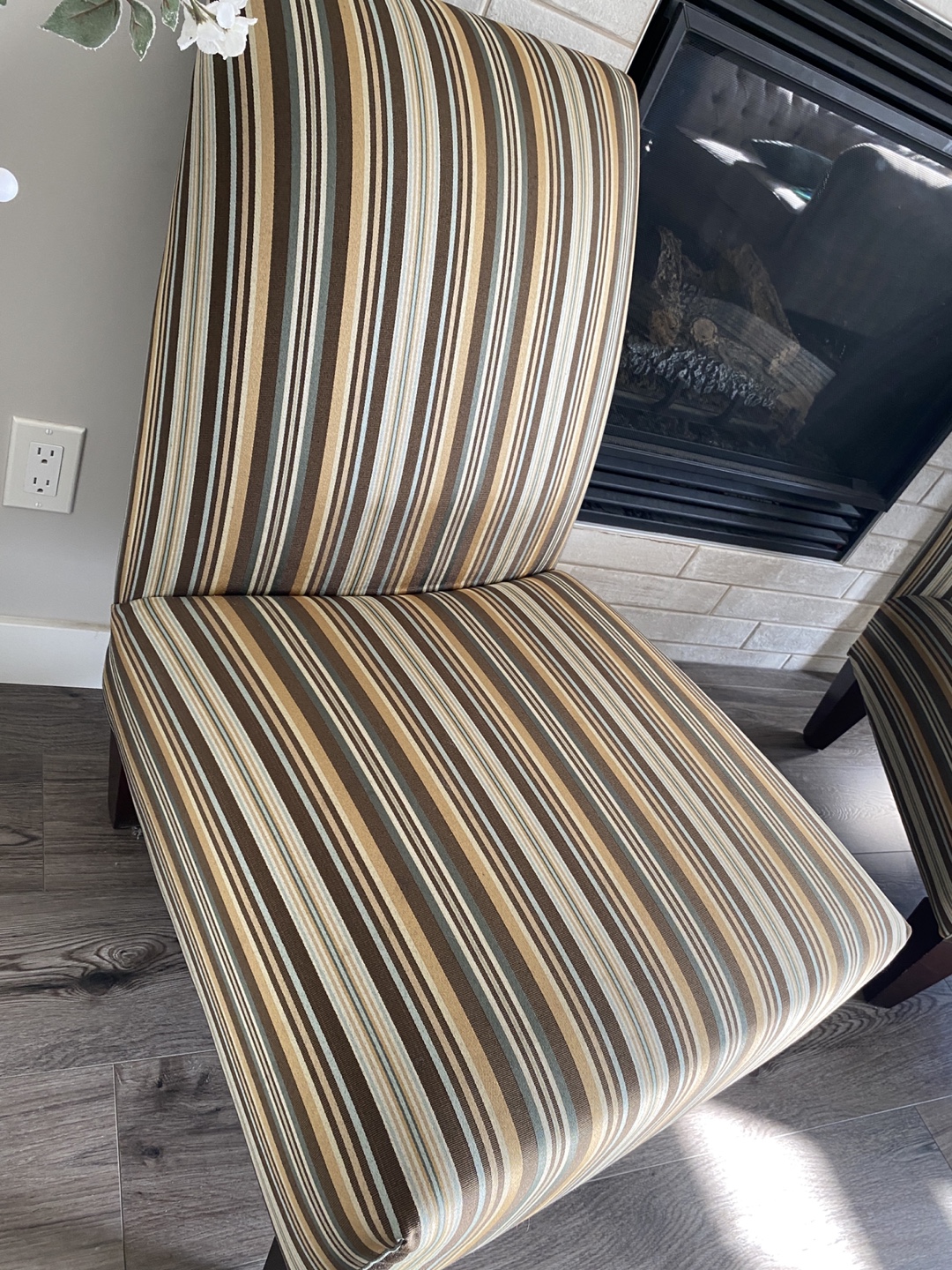 Pair of Striped Accent Chairs - photo 3