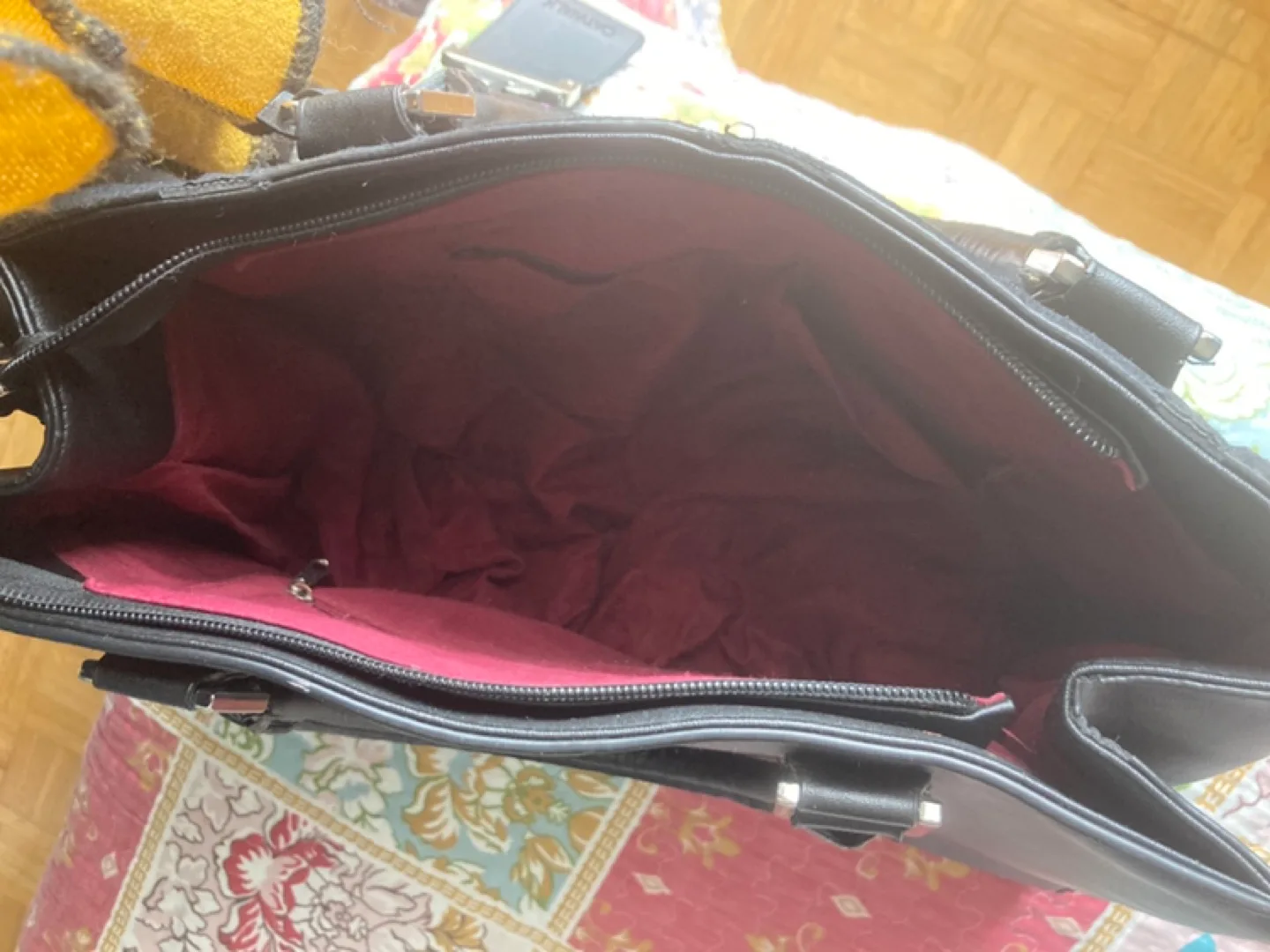 Black ladies purse image indicator(3)