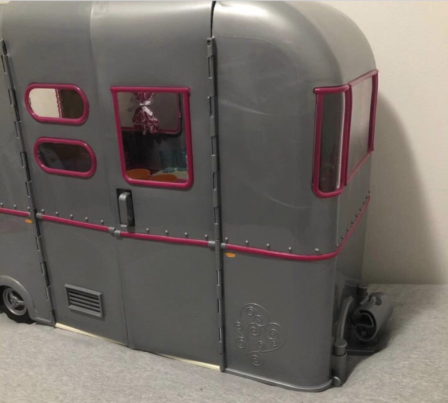 Our Generation Deluxe Camper Van Playset - photo 2