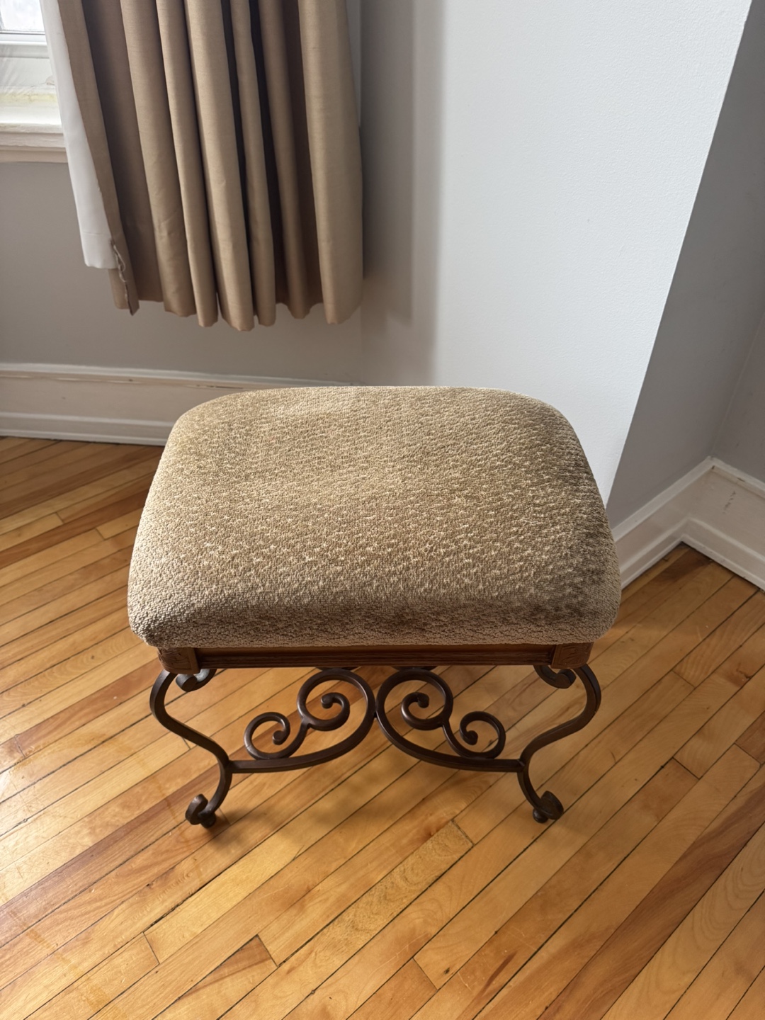 Elegant Vanity Stool with Ornate Metal Legs - photo 3