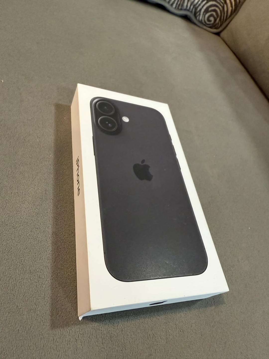 Sealed box Brandnew Iphone 16 - photo 2