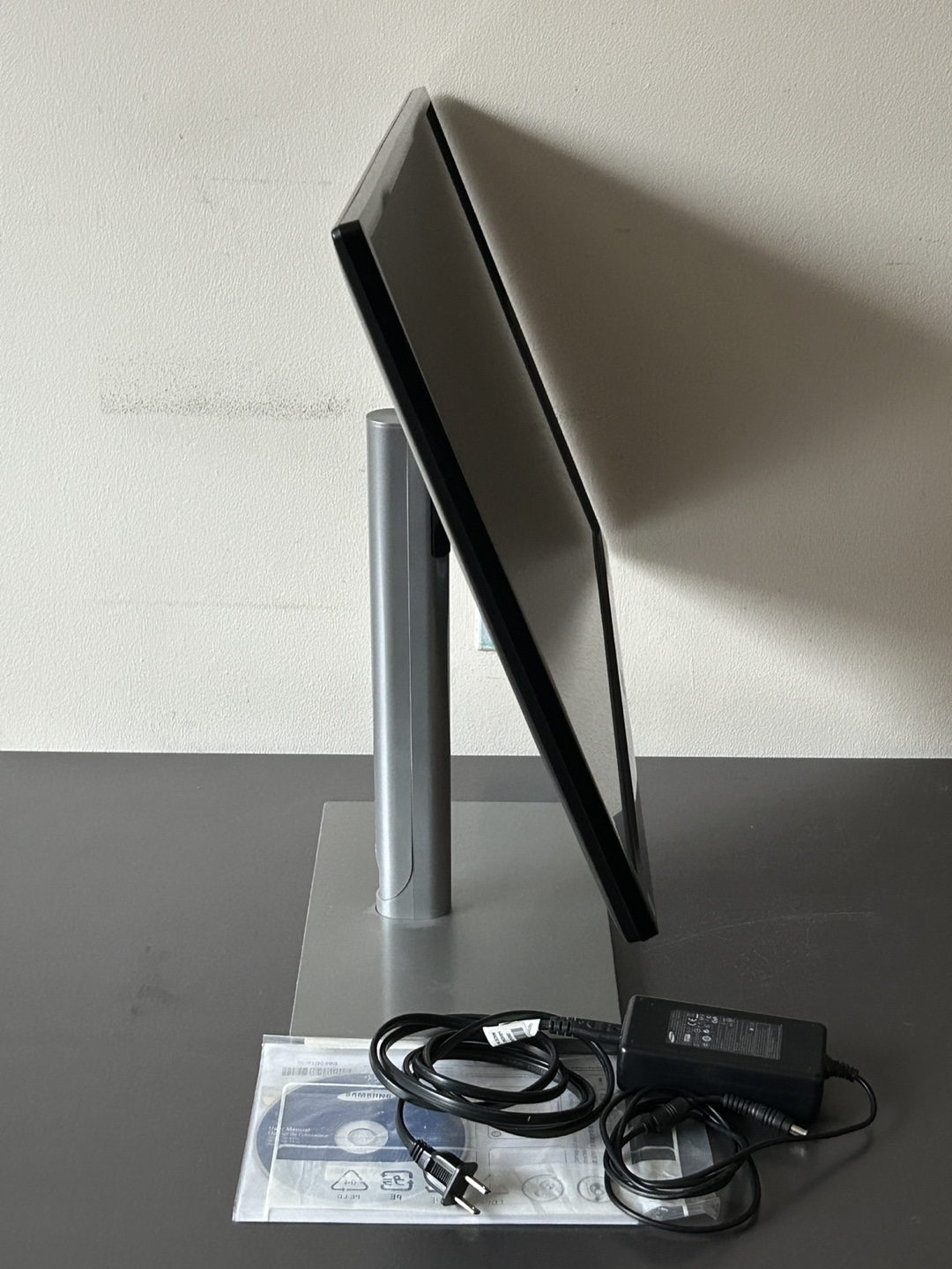 [Move-Out Sale] Samsung 27 inch monitor