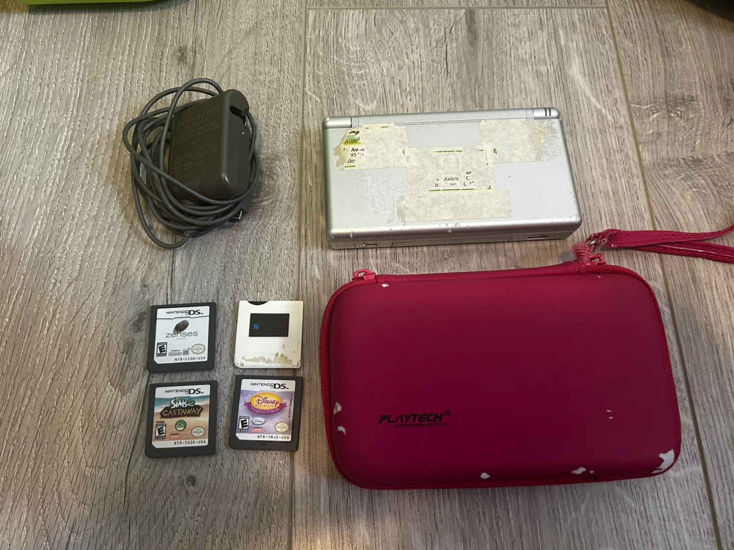 Nintendo DS Lite Silver with Games and Accessories image indicator(4)