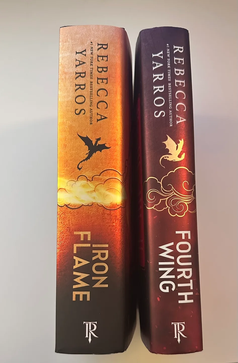 **BRAND NEW** Fourth Wing & Iron Flame by Rebecca Yarros image indicator(2)