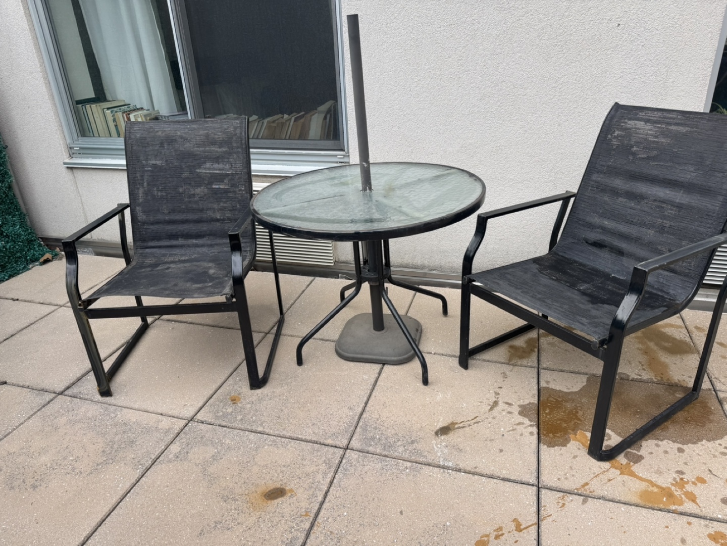 Outdoor table and chair set