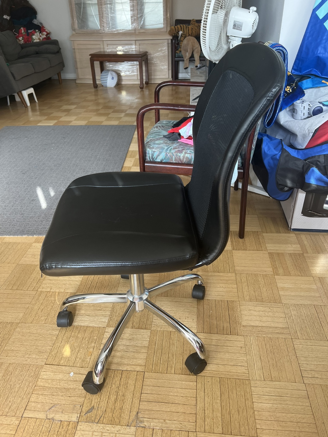 Black Office Chair with Mesh Back - photo 3