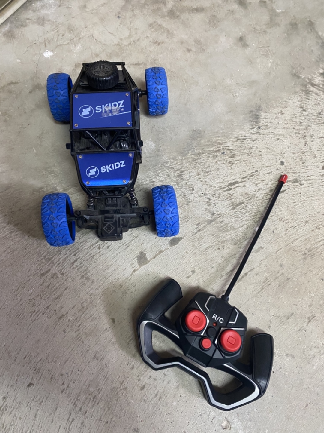 3 RC  cars