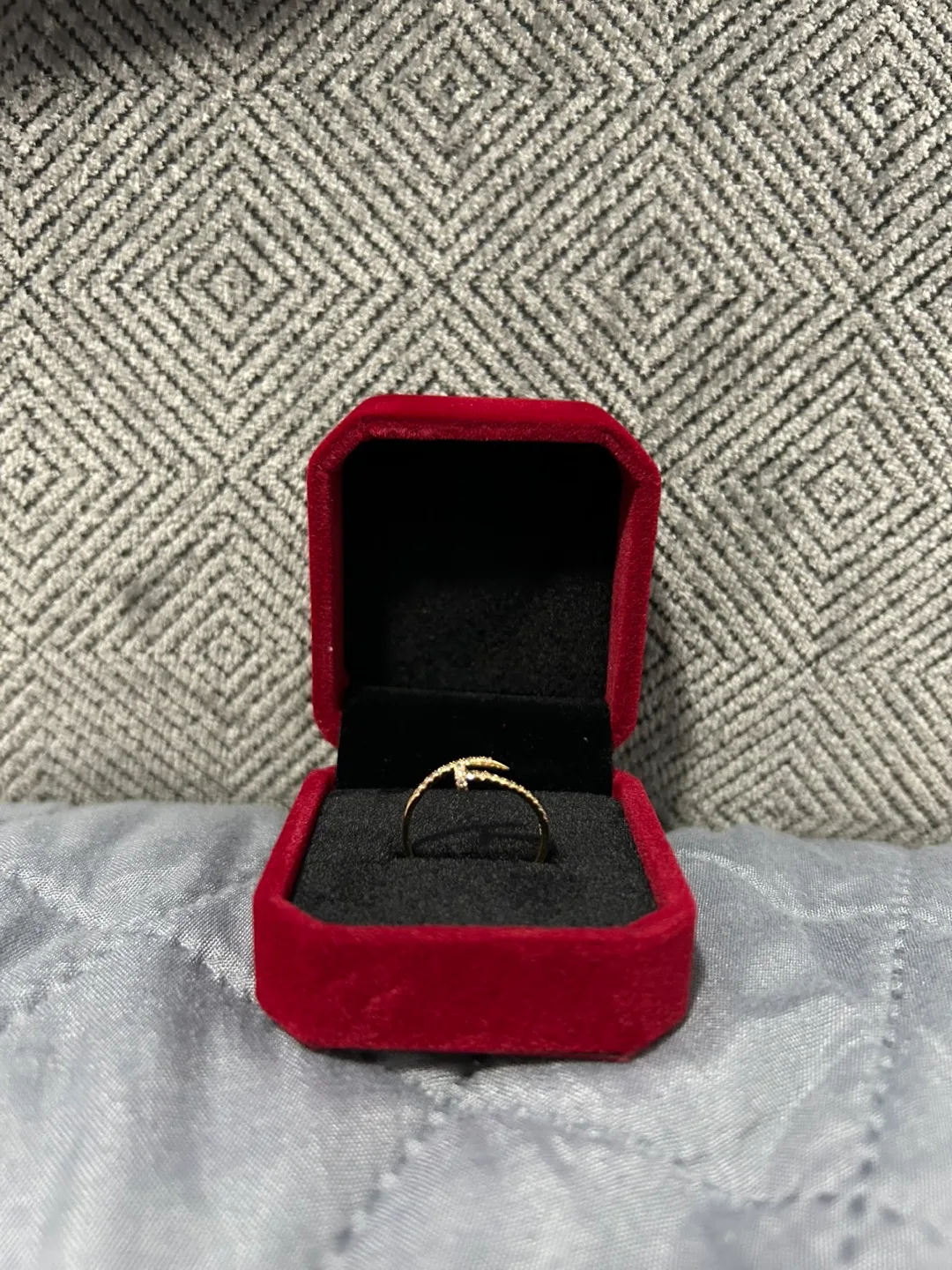 18K Gold Diamond Ring image indicator(3)