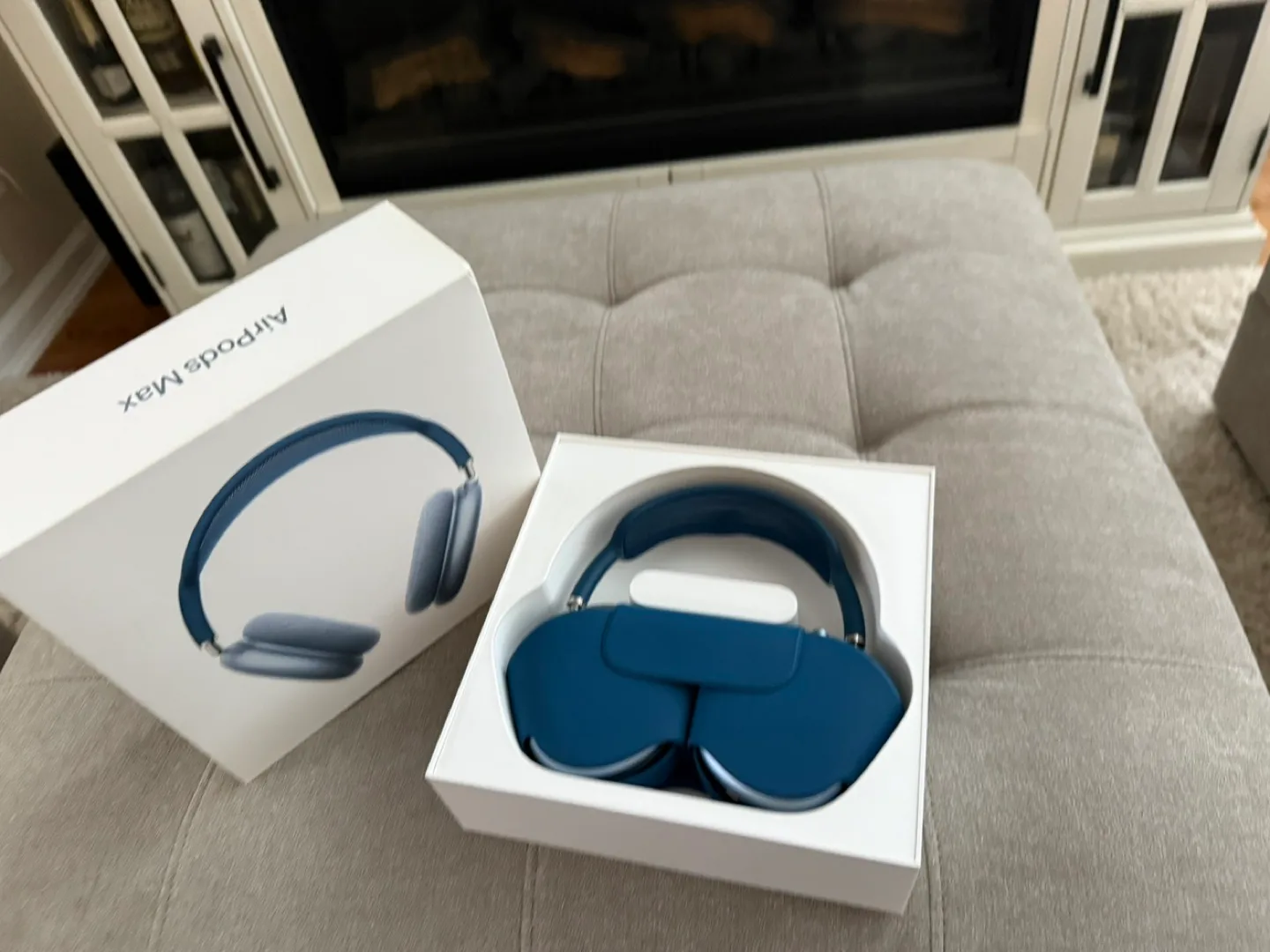 Apple AirPods Max Headphones - Sky Blue image indicator(2)