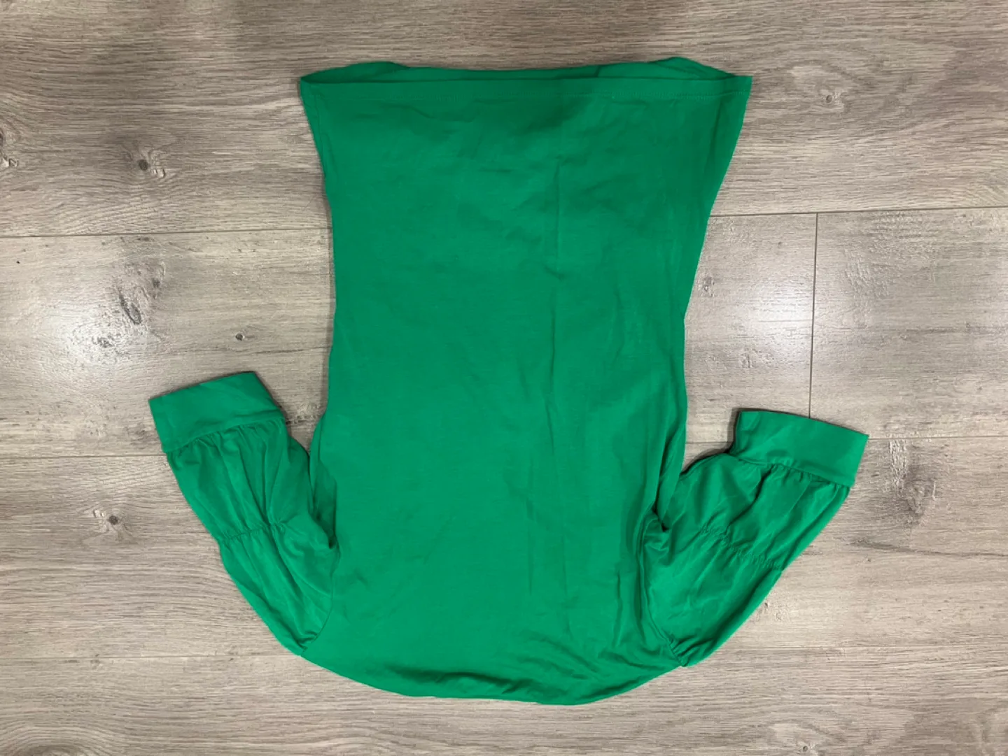 Women's Green Ruched V-Neck Top S image indicator(7)
