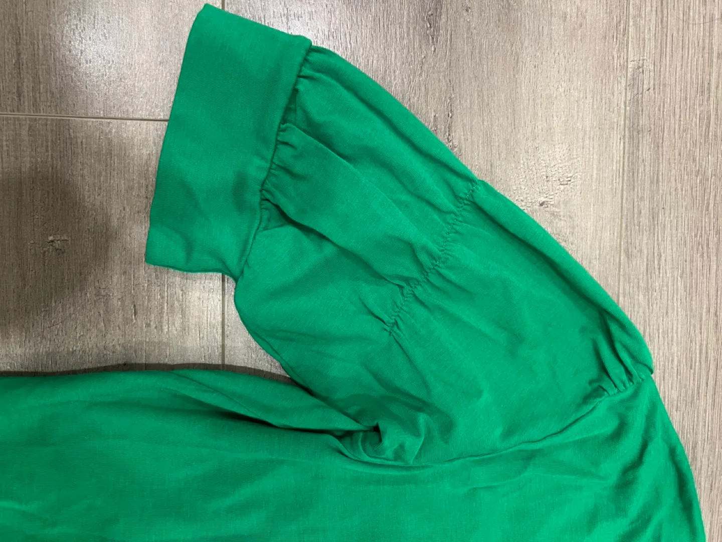 Women's Green Ruched V-Neck Top S image indicator(8)