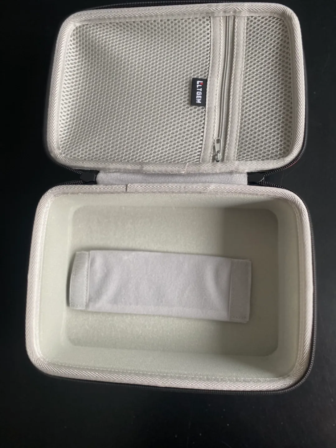 Storage / travel case for wearable breast pump (hard shell) image indicator(4)