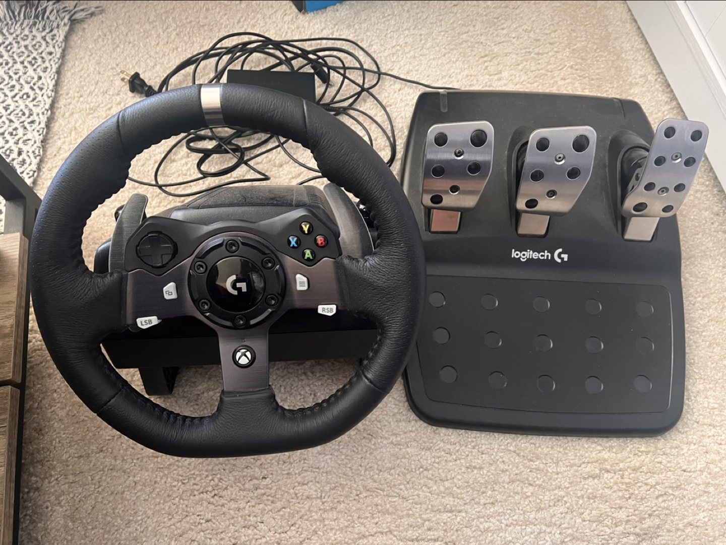 Logitech G920 Racing Wheel and Pedals (Xbox)