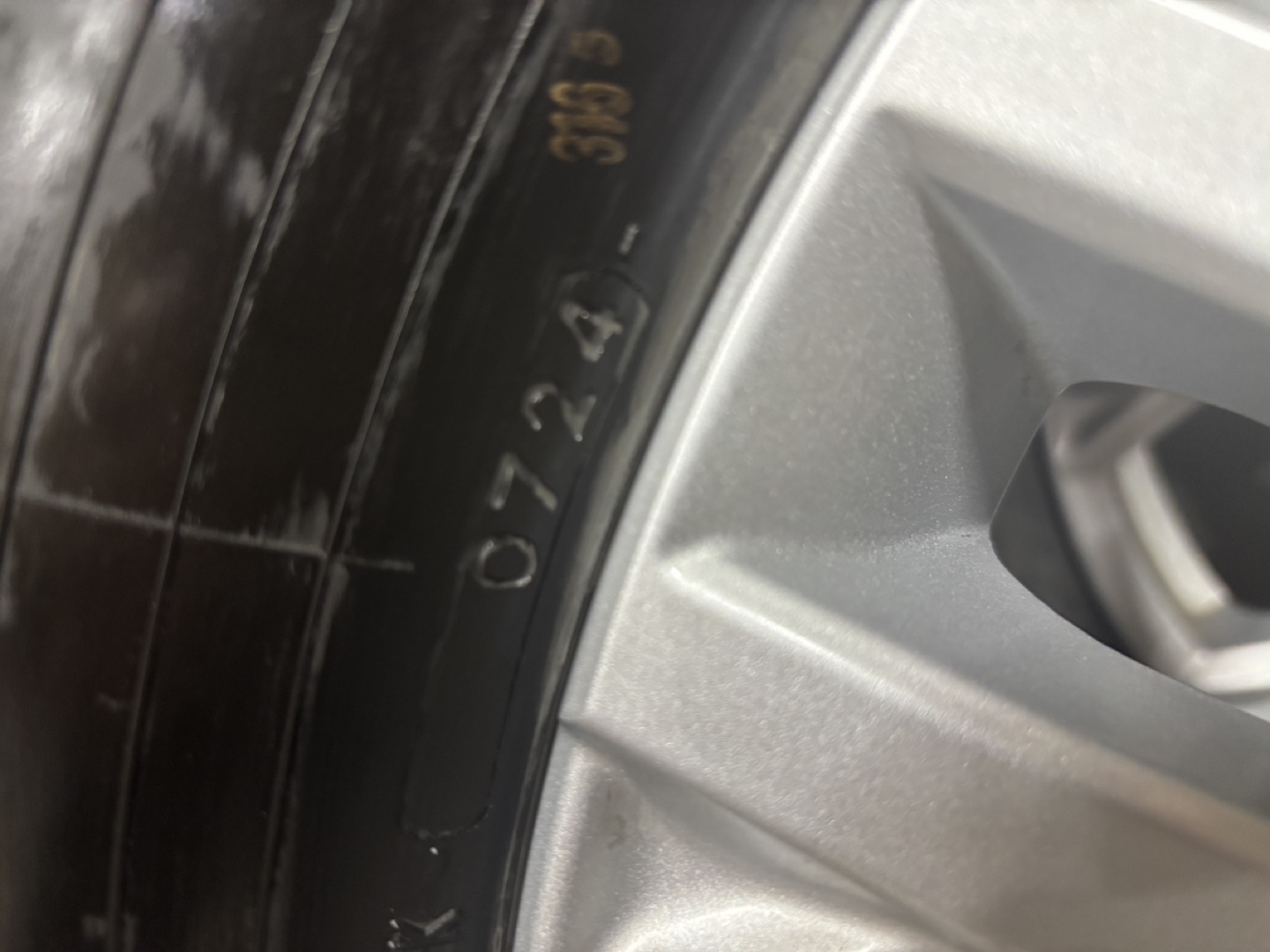 4 Toyota Tundra 18" factory wheels and Tires - photo 3