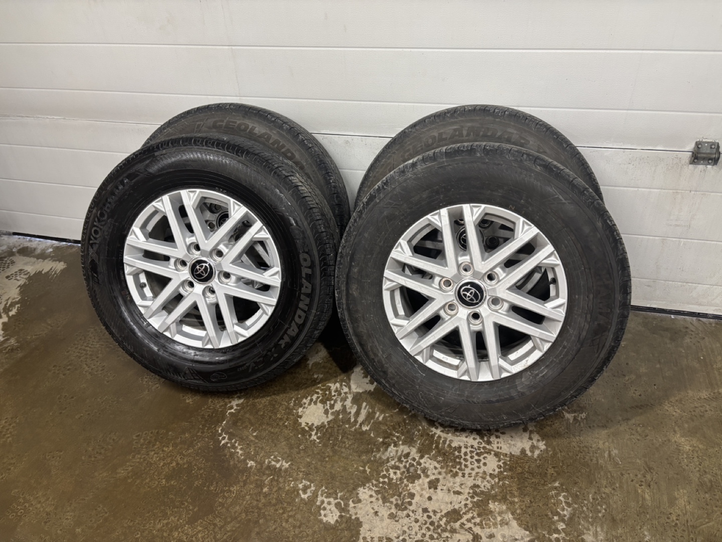 4 Toyota Tundra 18" factory wheels and Tires - photo 2