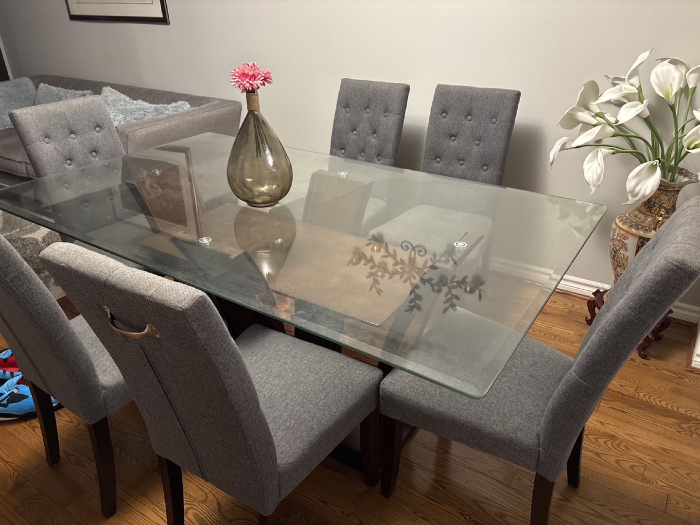 Glass-top dining table with six grey chairs - photo 2