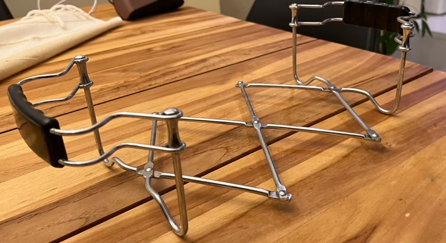 Vintage Expandable Metal Trivet/Casserole Holder image indicator(6)