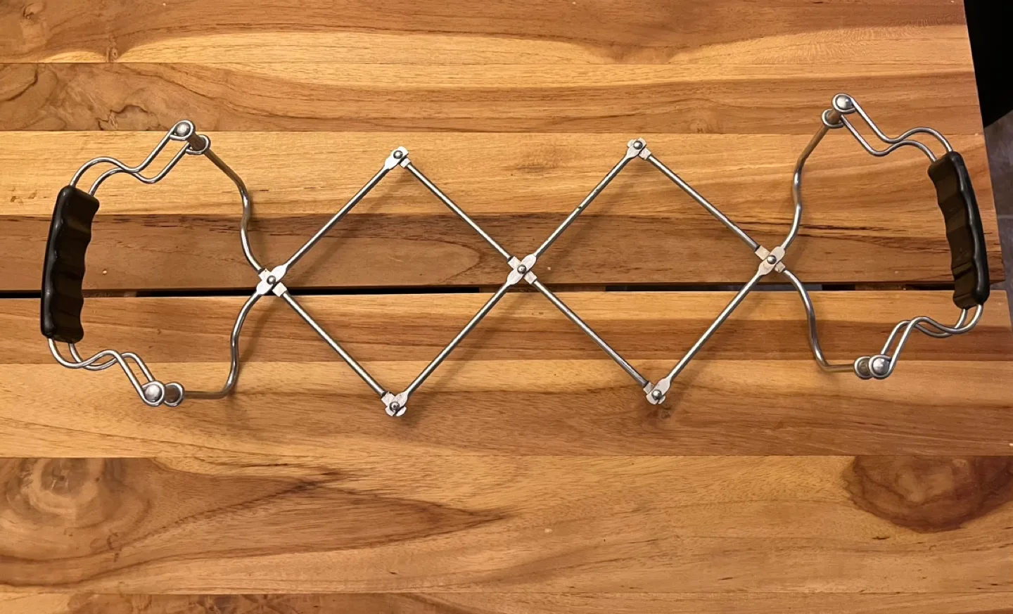 Vintage Expandable Metal Trivet/Casserole Holder image indicator(5)