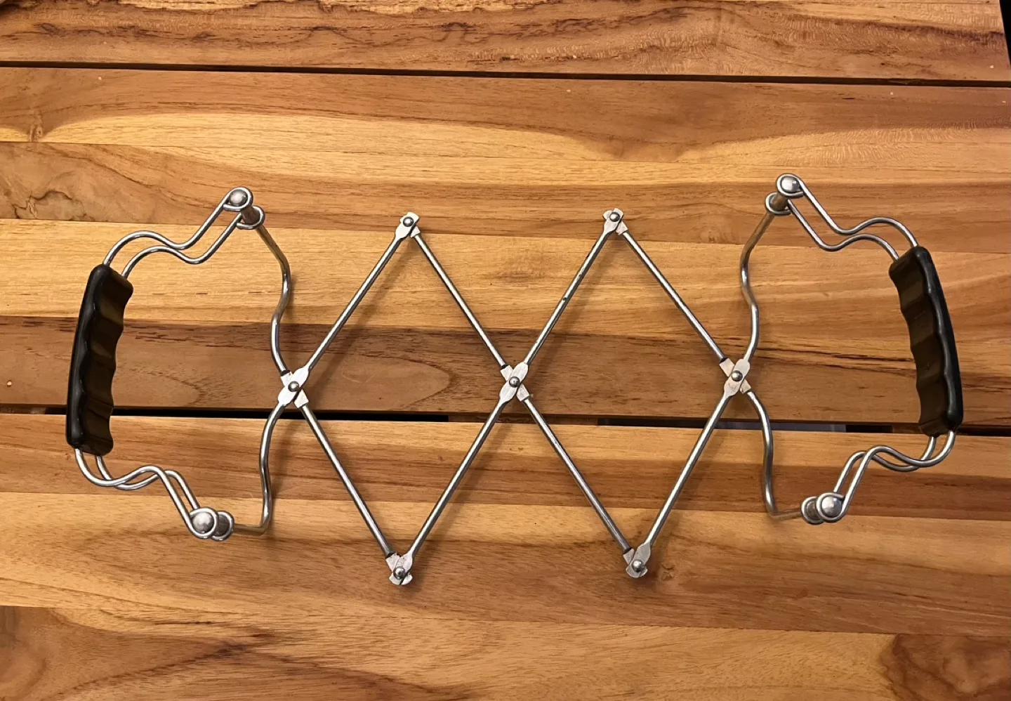 Vintage Expandable Metal Trivet/Casserole Holder image indicator(3)