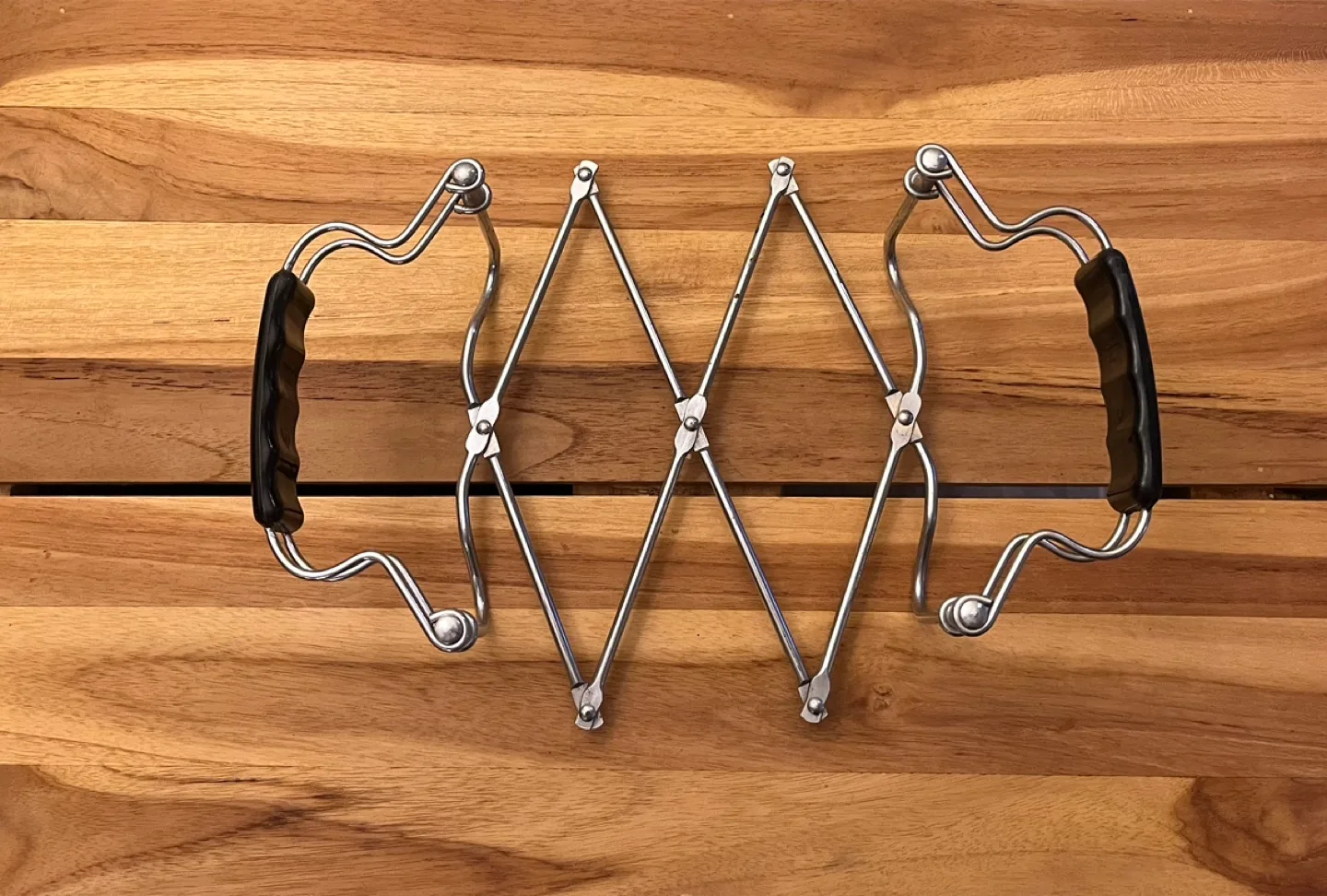 Vintage Expandable Metal Trivet/Casserole Holder image indicator(4)