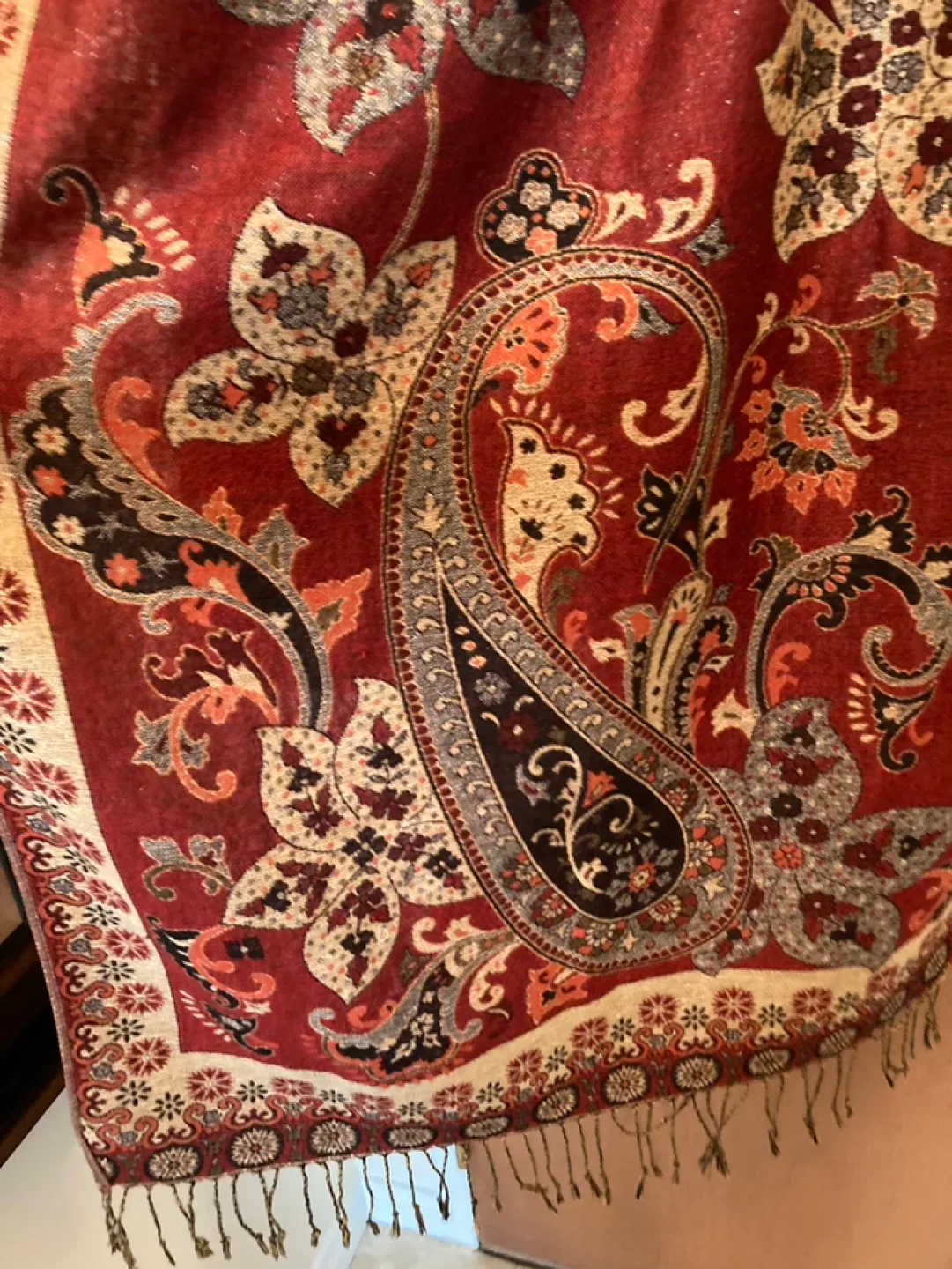 ✨Red gold paisley patterned shawl image indicator(2)