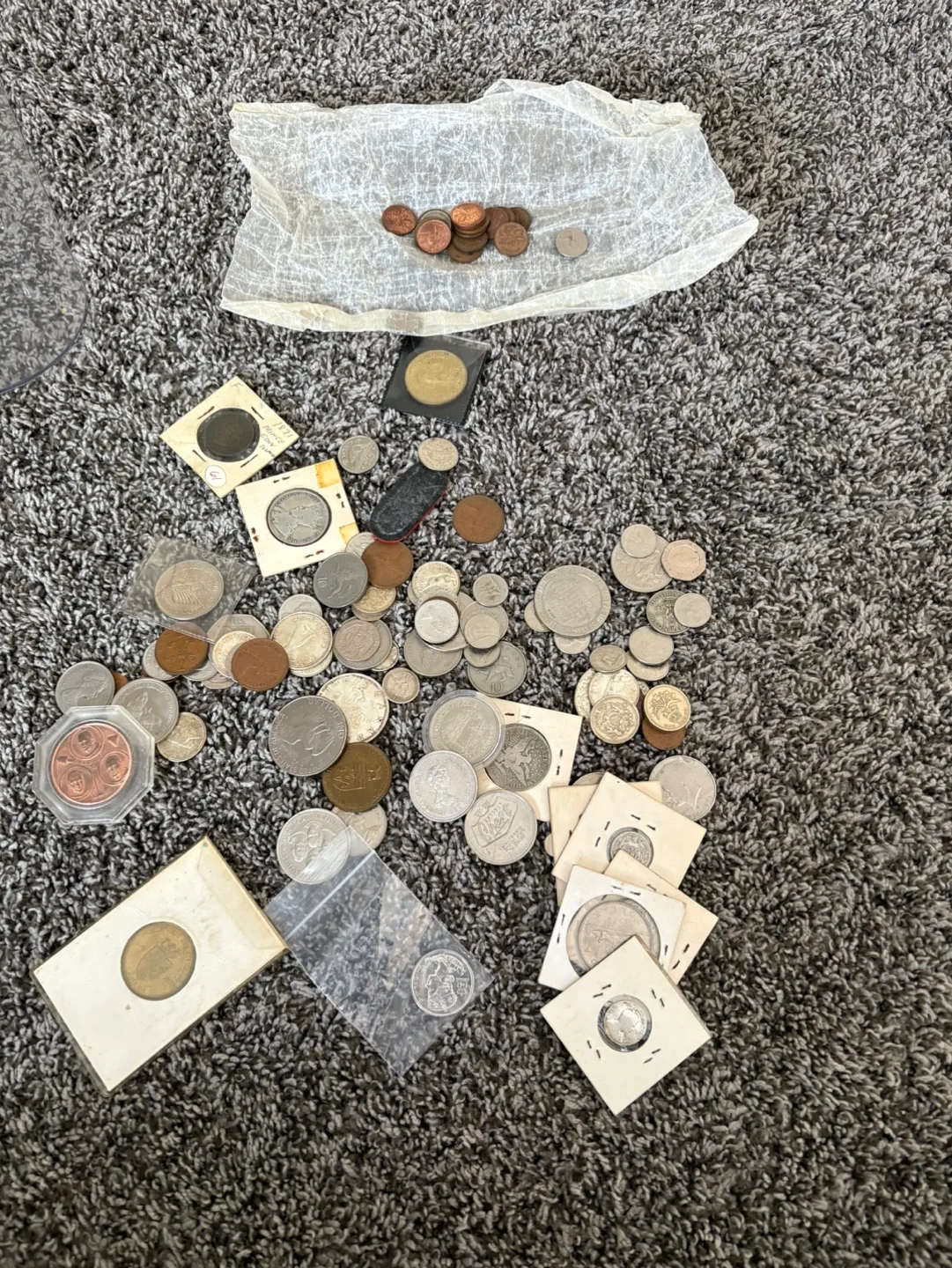 Huge hall of very old and gone after Canadian coins image indicator(2)