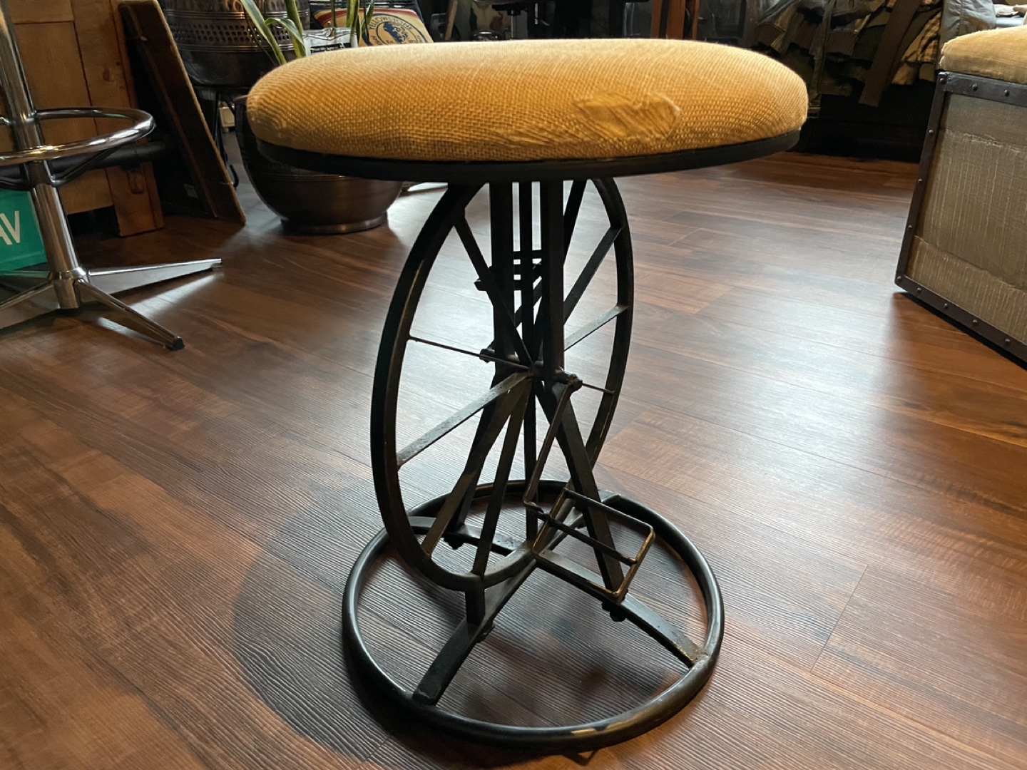 Unique bike Wheel Design Bar Stool