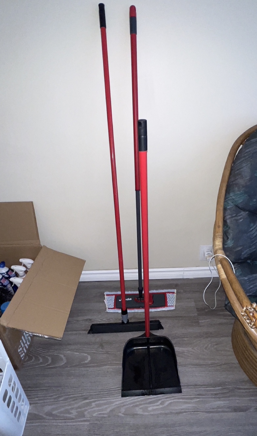 Cleaning Supplies Bundle: Mop, Broom, Dustpan, Squeegee - photo 2
