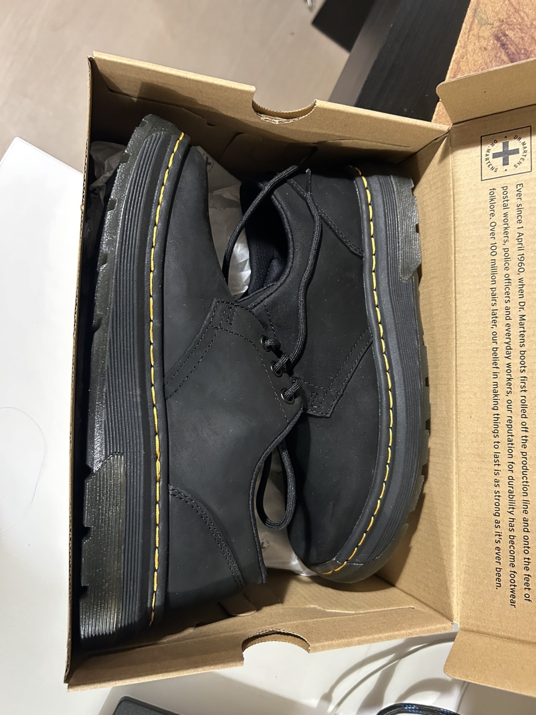 Unisex shoes - Dr. Martens Crewson Lo