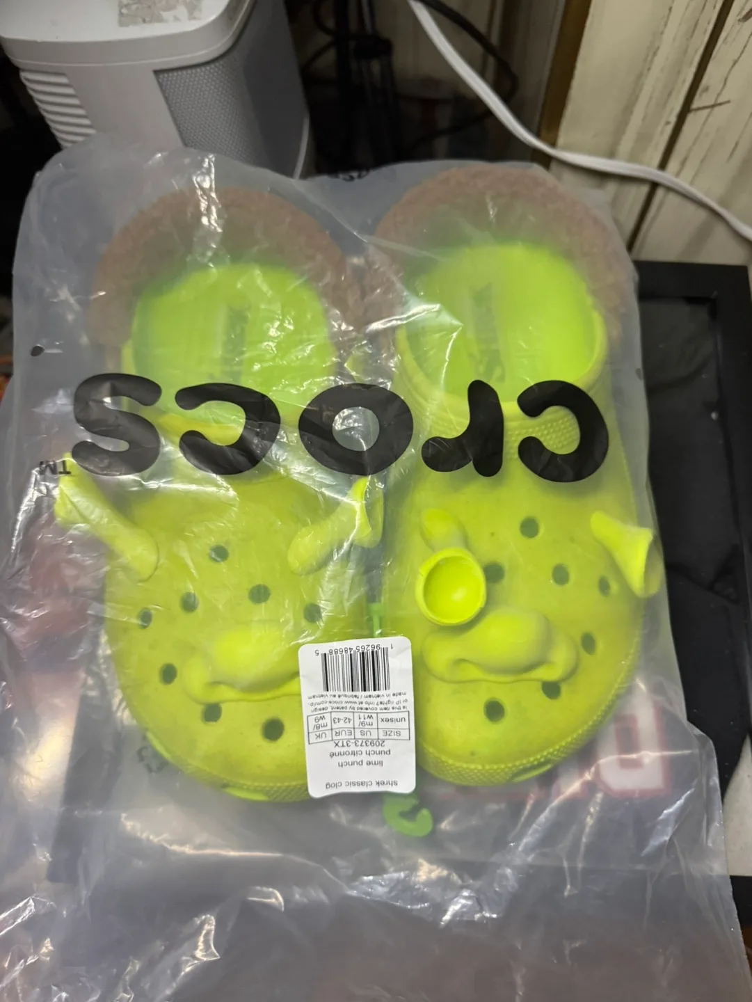 Shrek crocs size 9 image indicator(4)