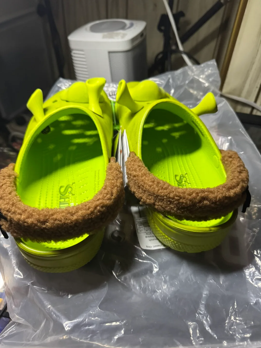 Shrek crocs size 9 image indicator(2)
