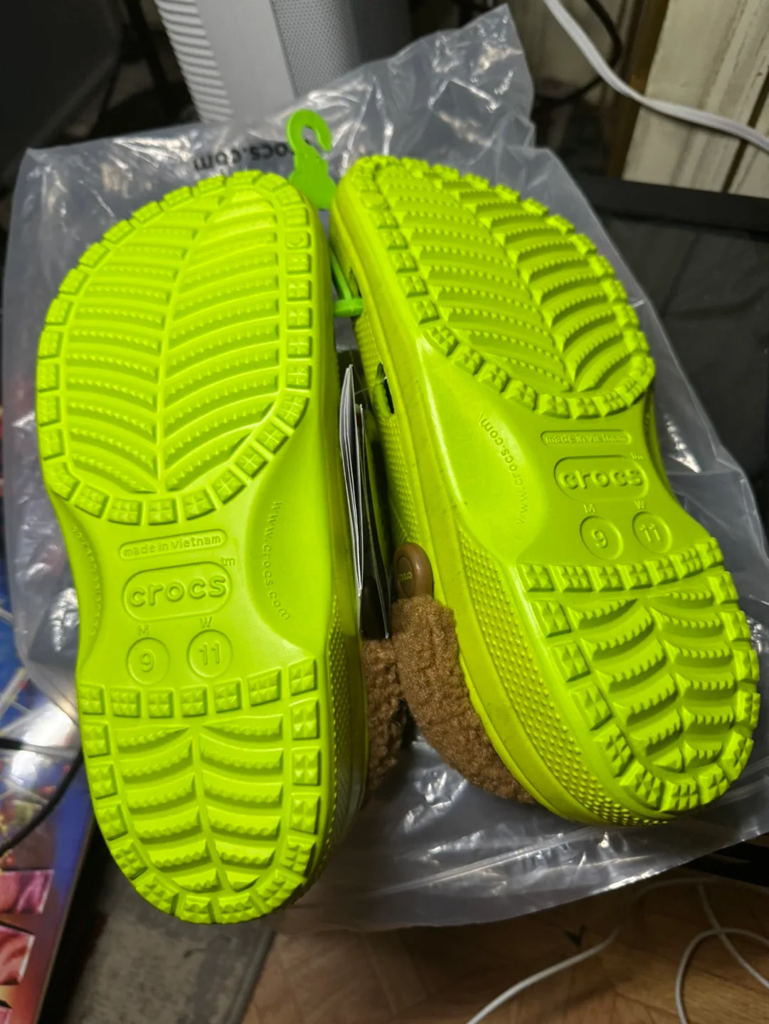 Shrek crocs size 9 image indicator(3)