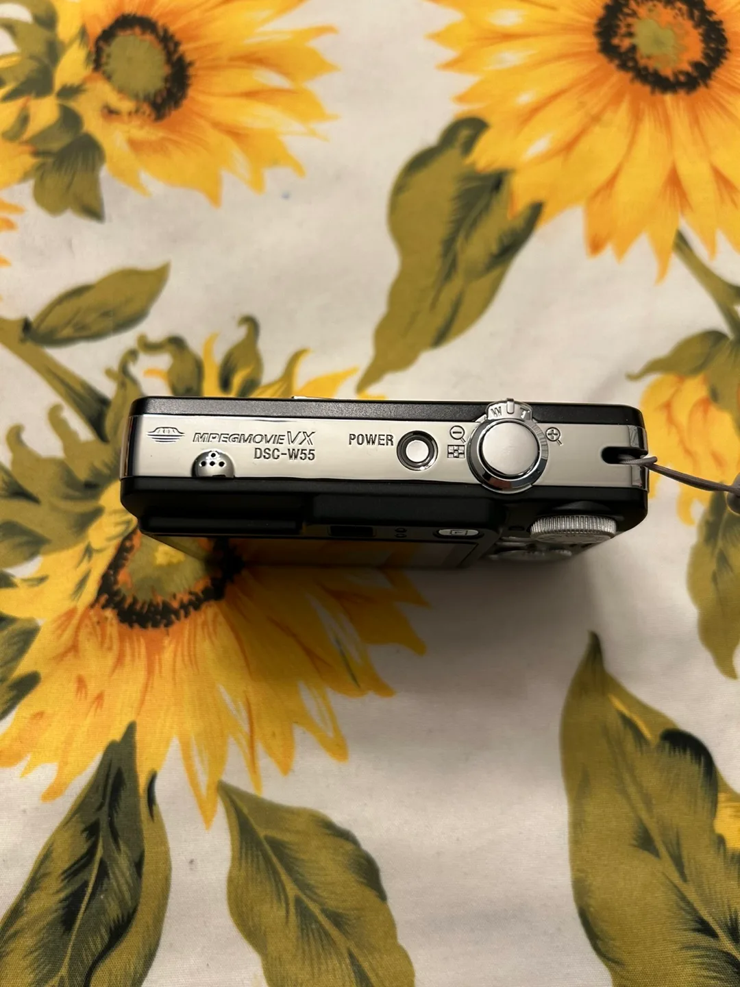 Sony Cyber-Shot DSC-W55 7.2MP 3x Optical Zoom Digital Camera image indicator(5)