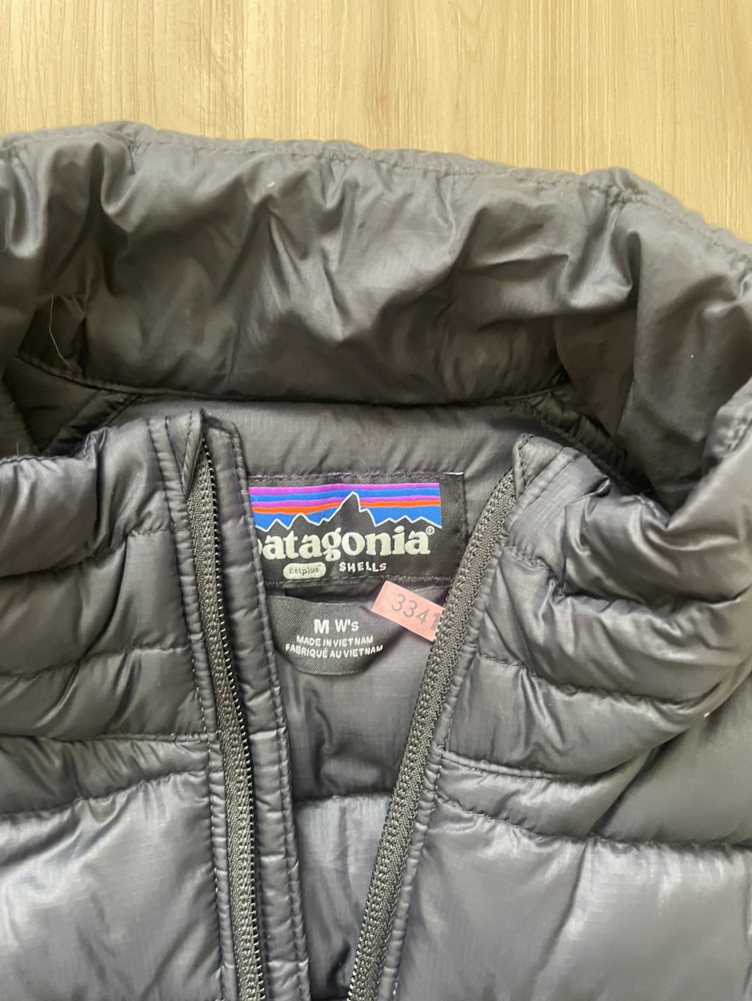 Patagonia Women’s Down Vest- Perfect Condition - photo 4