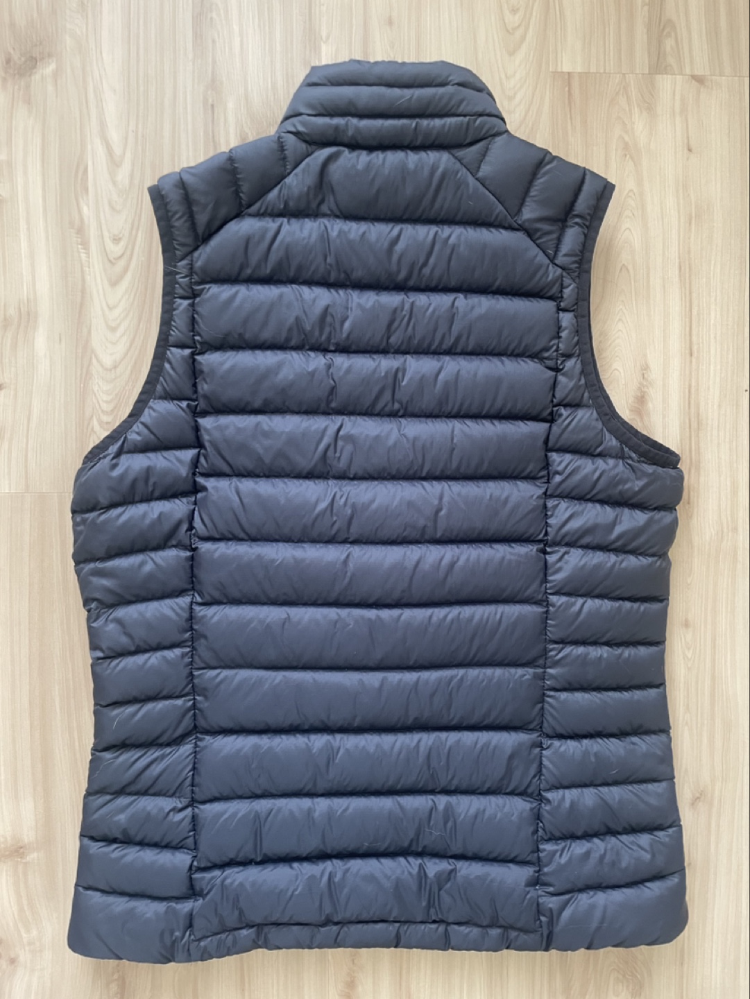 Patagonia Women’s Down Vest- Perfect Condition - photo 2