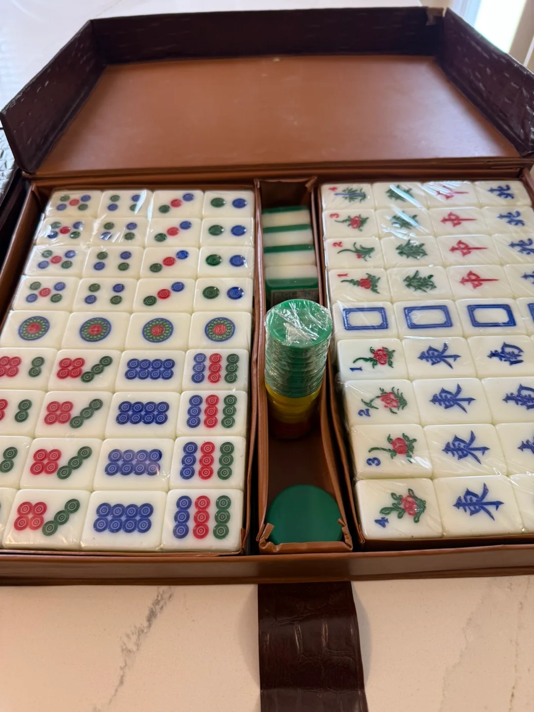 Vintage Mahjong Set in Carrying Case thumbnail
