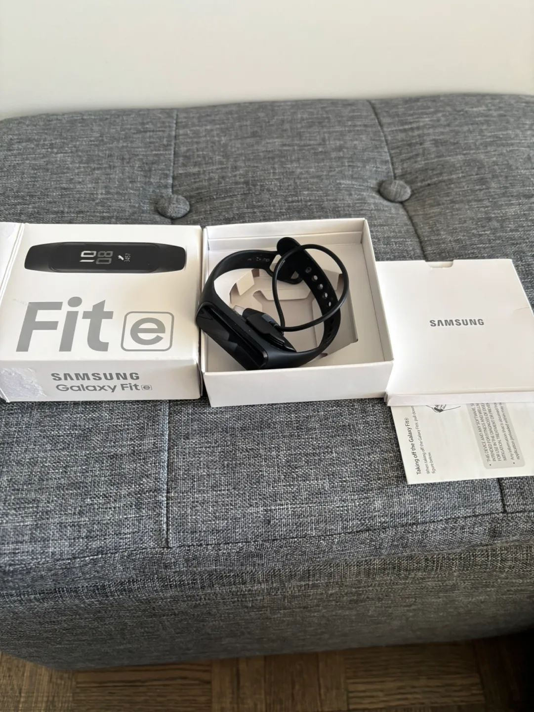 MOVING SALE Samsung Galaxy Fit e Fitness Tracker - Black image indicator(3)