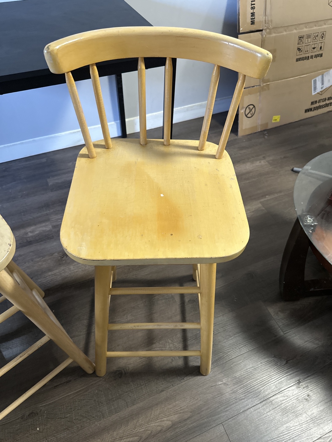 Pair of Wooden high/bar chairs  #freecycle - photo 2