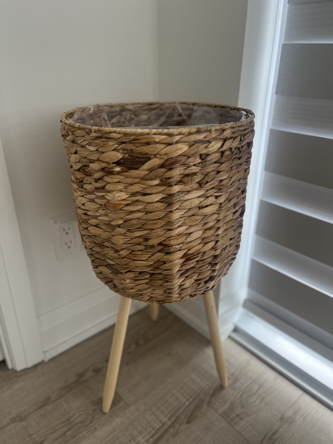 Woven Seagrass Planter with Wooden Legs