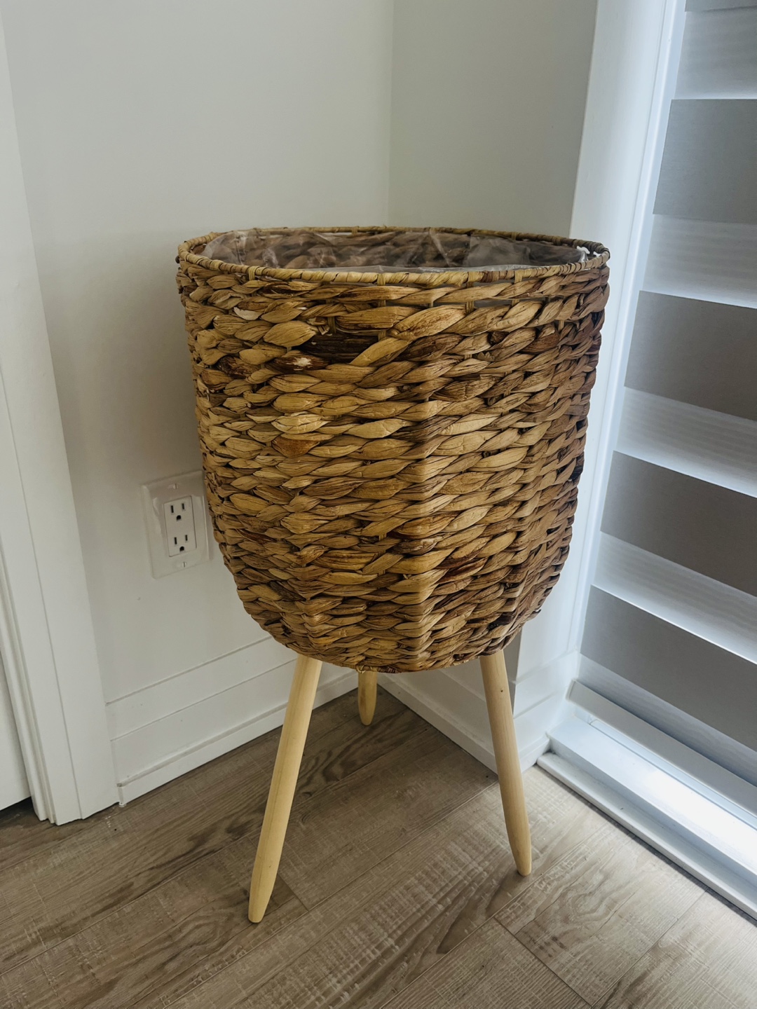 Woven Seagrass Planter with Wooden Legs - photo 2